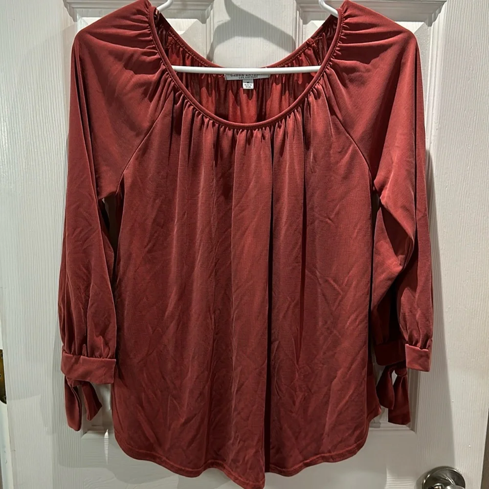 Red Blouse - Picture 1 of 3